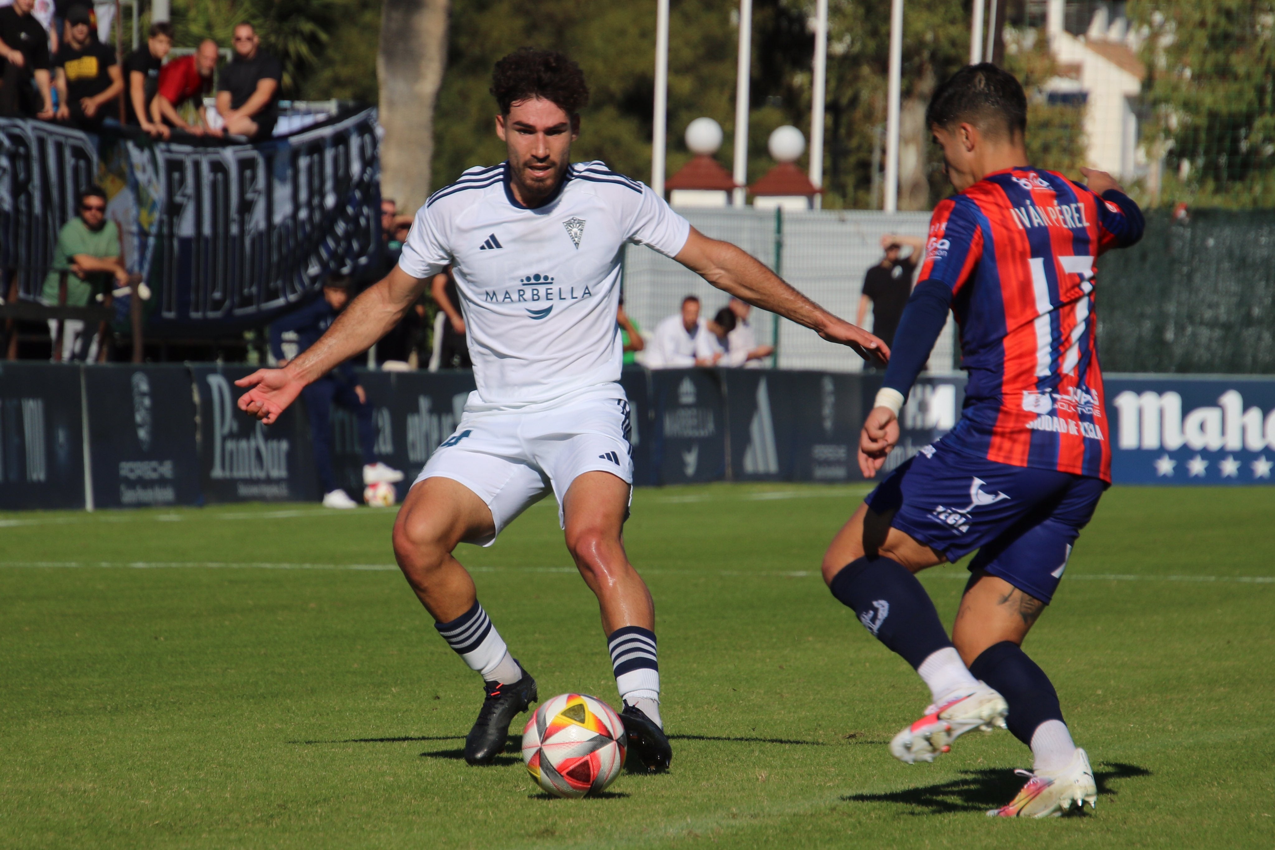 El Marbella FC no consigue revertir la situación y encadena su cuarta derrota consecutiva El Marbella FC no consigue revertir la situación y encadena su cuarta derrota consecutiva