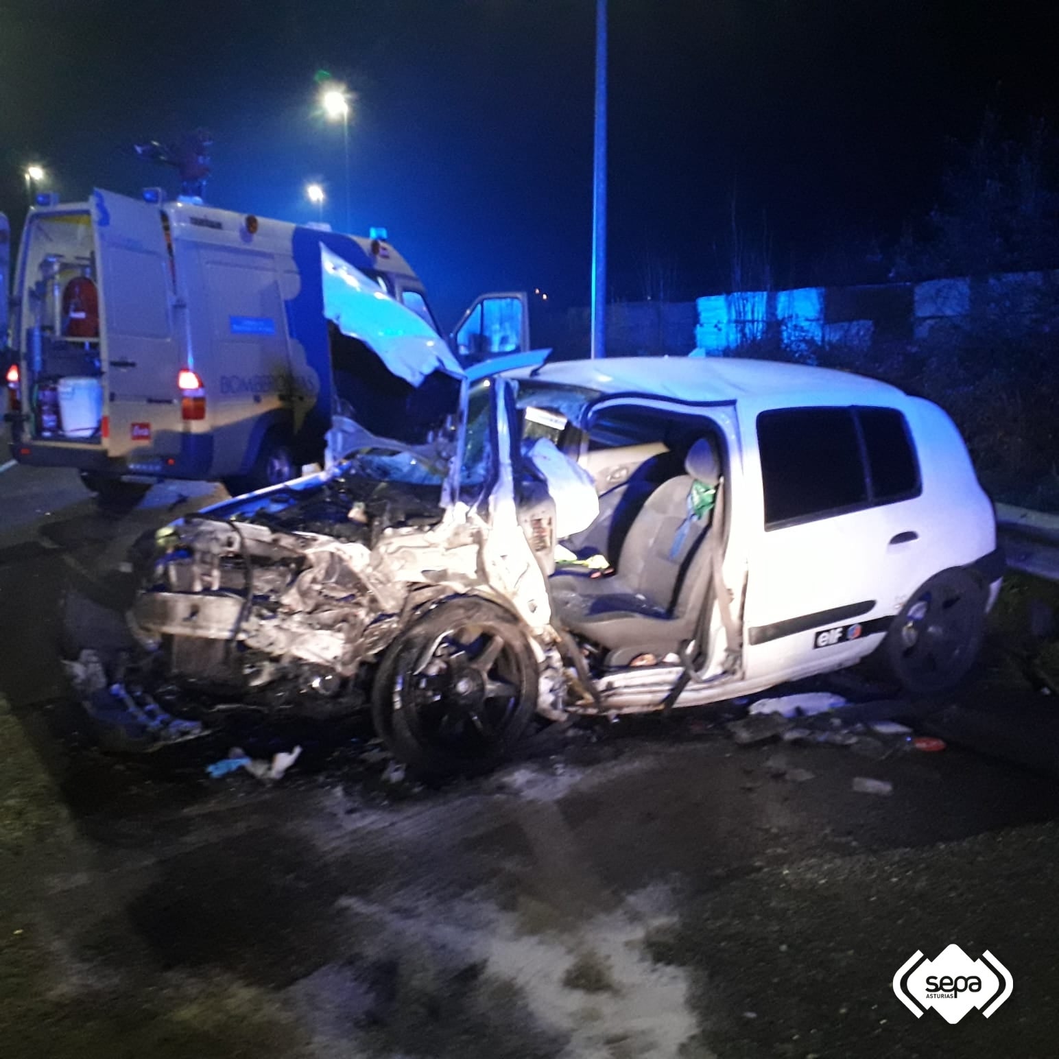 Una herida en una colisión frontal en Nava Una herida en una colisión frontal en Nava