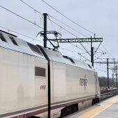 El tren extremeño hacía este domingo su primer recorrido electrificado entre Badajoz y Cáceres