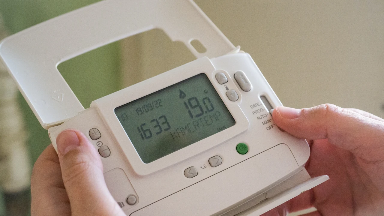 El precio de luz se duplica con creces este lunes, hasta los 79,5 euros/MWh