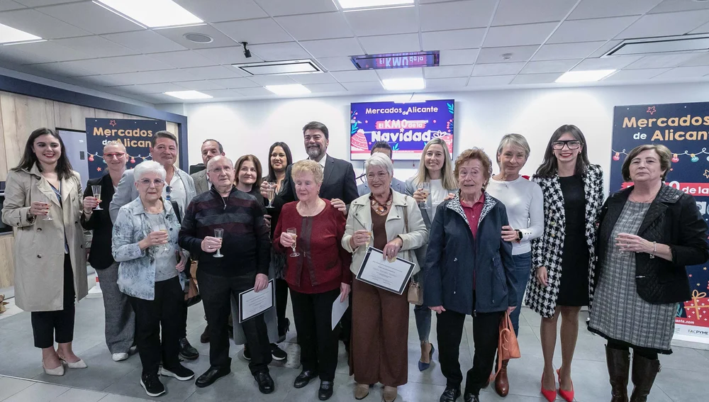 Homenaje a los vendedores que se jubilan Homenaje a los vendedores que se jubilan