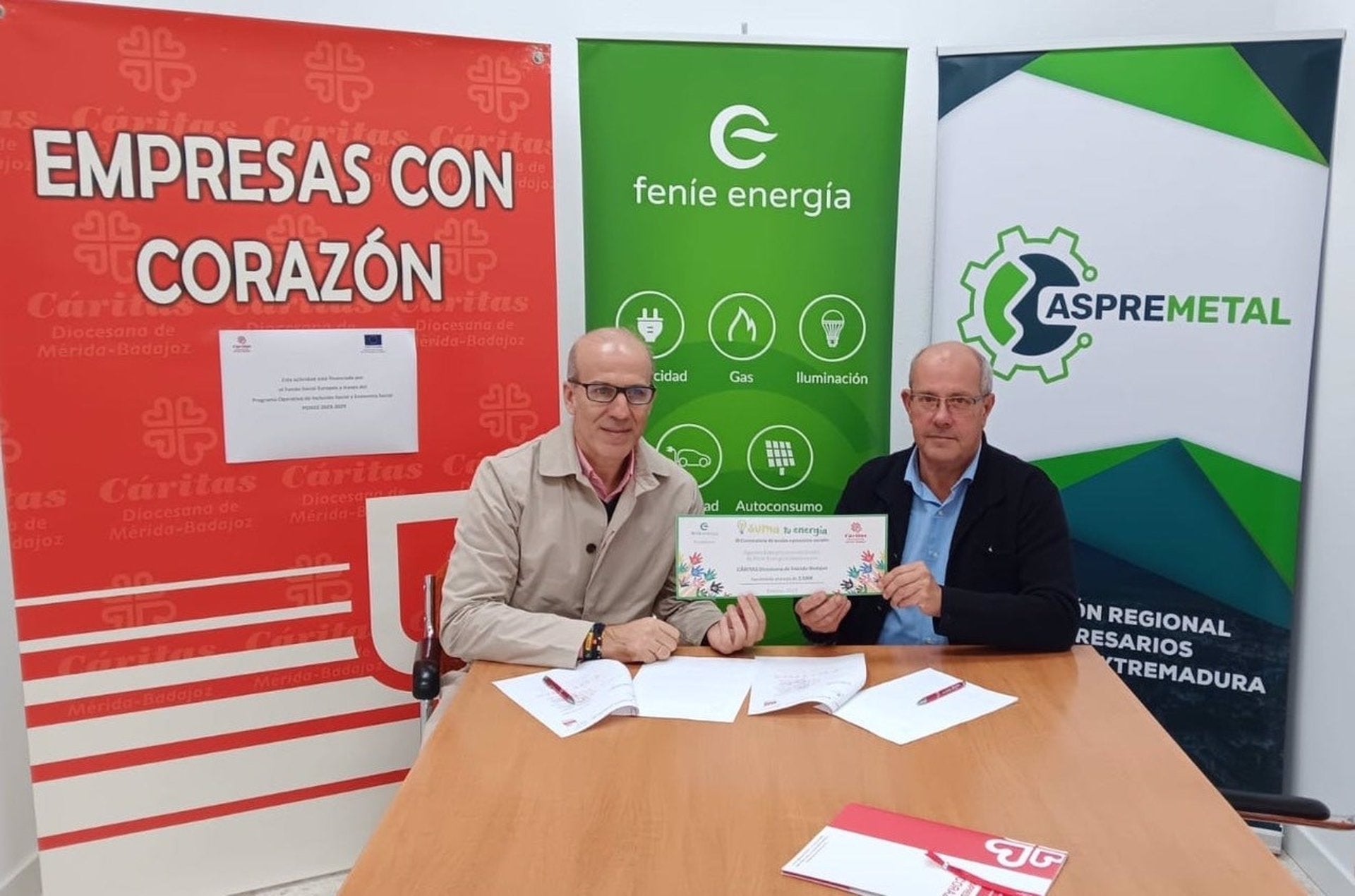 Los empresarios del Metal donan 5.000 euros a Afaex y Cáritas para ayudar a más de un centenar de extremeños Los empresarios del Metal donan 5.000 euros a Afaex y Cáritas para ayudar a más de un centenar de extremeños