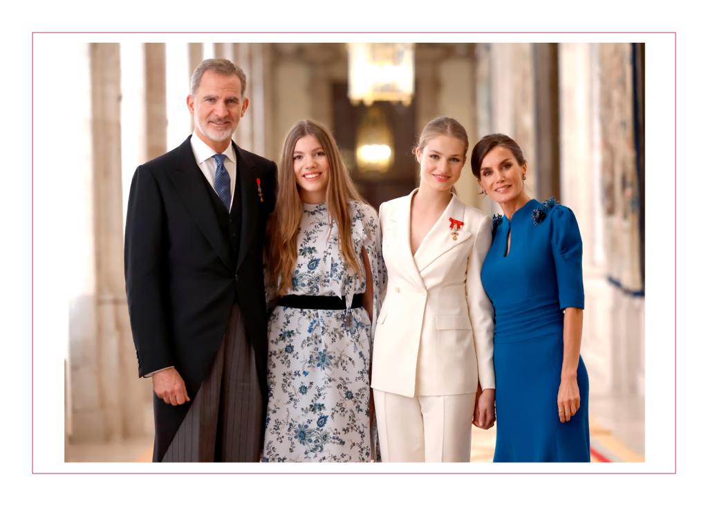 La Familia Real felicita la Navidad con una fotografía de la jura de la Constitución de la Princesa Leonor La Familia Real felicita la Navidad con una fotografía de la jura de la Constitución de la Princesa Leonor