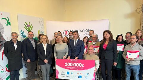 La presidenta de Baleares, Marga Prohens, junto al presidente de OK Mobility, Othman Ktiri. 