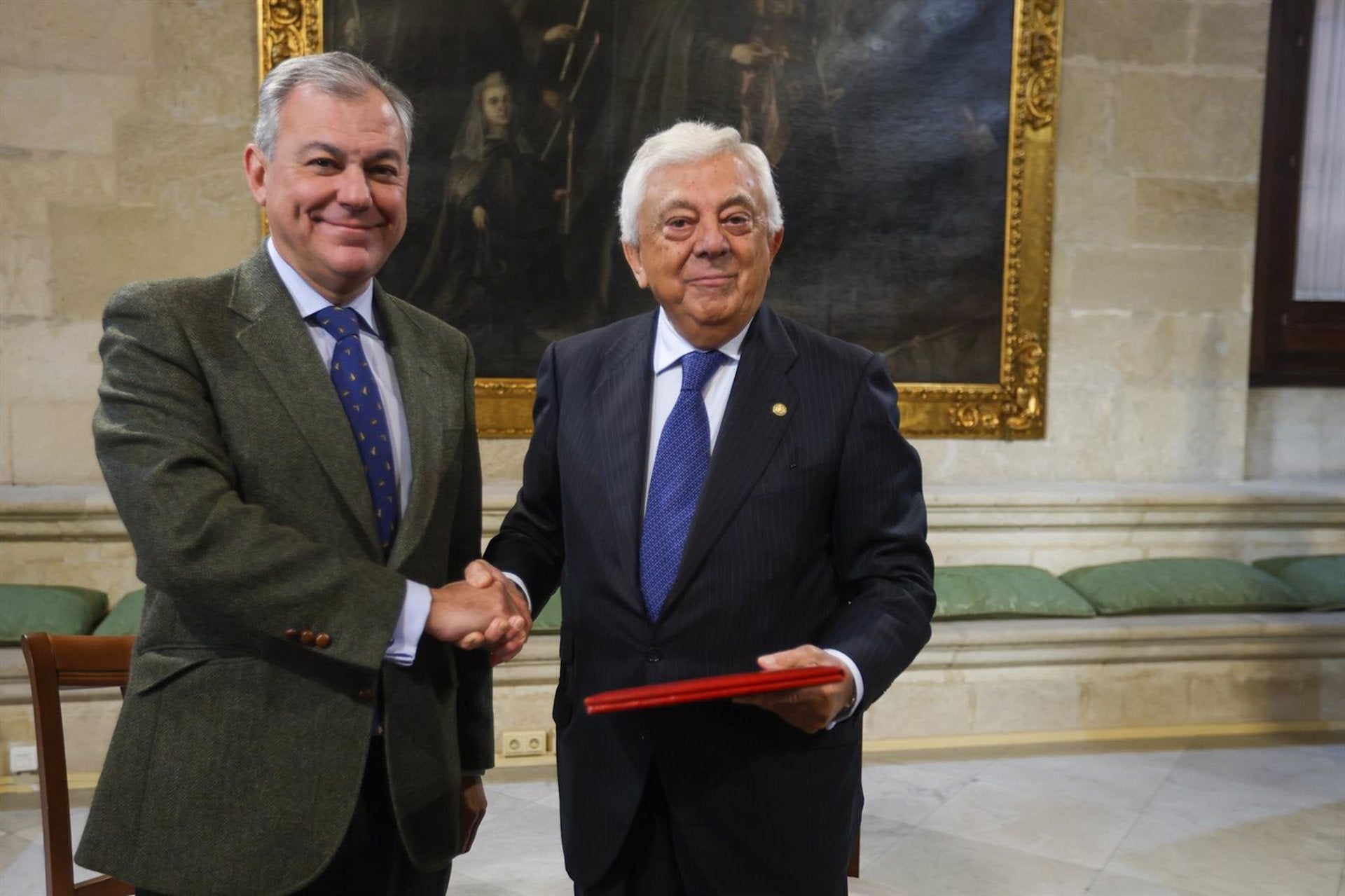 El Ayuntamiento firma un convenio con la Cámara de Comercio para reponer uno de los ficus de la Encarnación El Ayuntamiento firma un convenio con la Cámara de Comercio para reponer uno de los ficus de la Encarnación