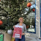 M Jesús Jumilla, edil de juventud de La Nucía, presenta la programación de Navidad. 