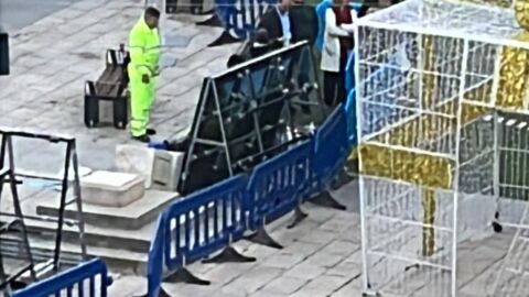 Se trabaja en la reparaci&oacute;n del monumento del Triunfo de la Virgen de Los Llanos da&ntilde;ado en una ca&iacute;da 