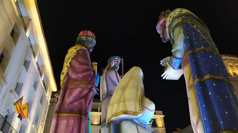 El Belén Gigante es muy visitado en la plaza del Ayuntamiento El Belén Gigante es muy visitado en la plaza del Ayuntamiento