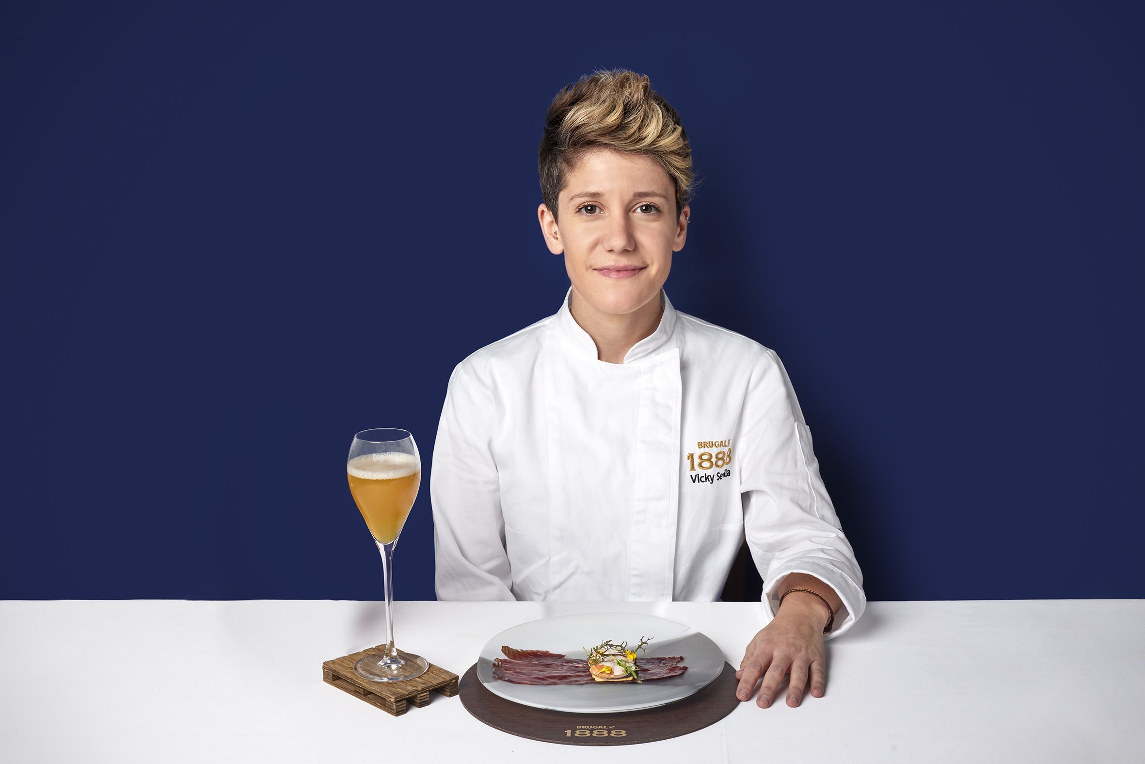 Vicky Sevilla, la cocinera más joven en lograr una estrella Michelin: "Ser cuota no nos favorece" Vicky Sevilla, la cocinera más joven en lograr una estrella Michelin: "Ser cuota no nos favorece"
