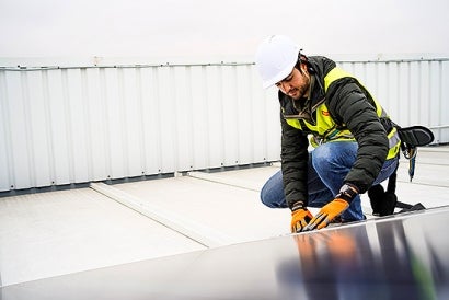A Xunta formará a 2.700 persoas nos sectores do metal e enerxías renovables A Xunta formará a 2.700 persoas nos sectores do metal e enerxías renovables