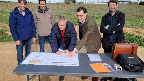 Firma del acta de replanteo del Pol&iacute;gono SEPES de Ciudad Real