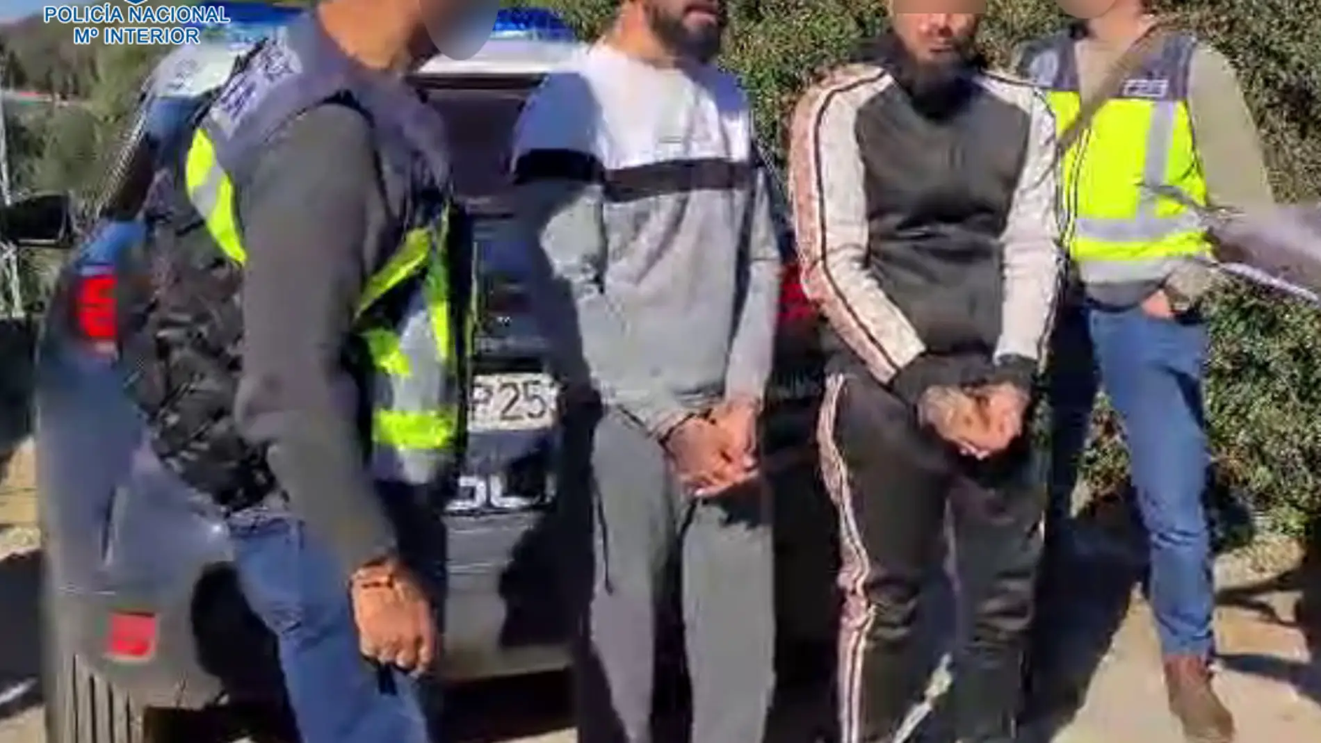 Momento de la detención de los presuntos autores de un intento de homiidio en la calle Nueva de Jerez