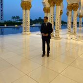 El presidente de la Junta de Andalucía, Juanma Moreno, en la Gran Mezquita Sheikh Zayed de Abu Dhabi (EAU)