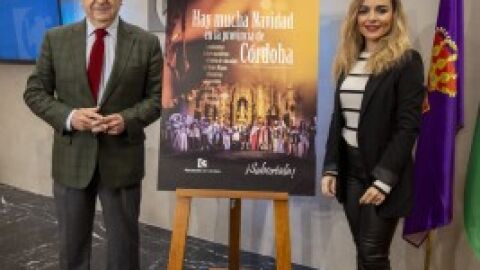 Salvador Fuentes y Narci Ru&iacute;z con el cartel de Navidad de la provincia de C&oacute;rdoba