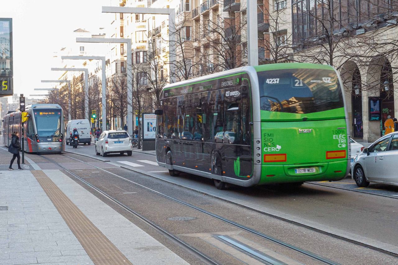El Barrio Oliver critica la prolongación de Línea 21 del bus urbano de Zaragoza El Barrio Oliver critica la prolongación de Línea 21 del bus urbano de Zaragoza