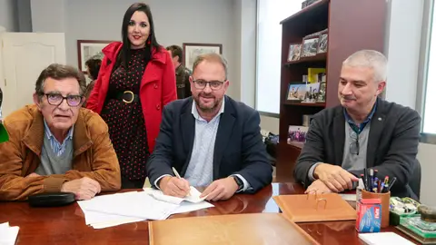 Firma Cesión Terrenos Centro Parkinson Firma Cesión Terrenos Centro Parkinson
