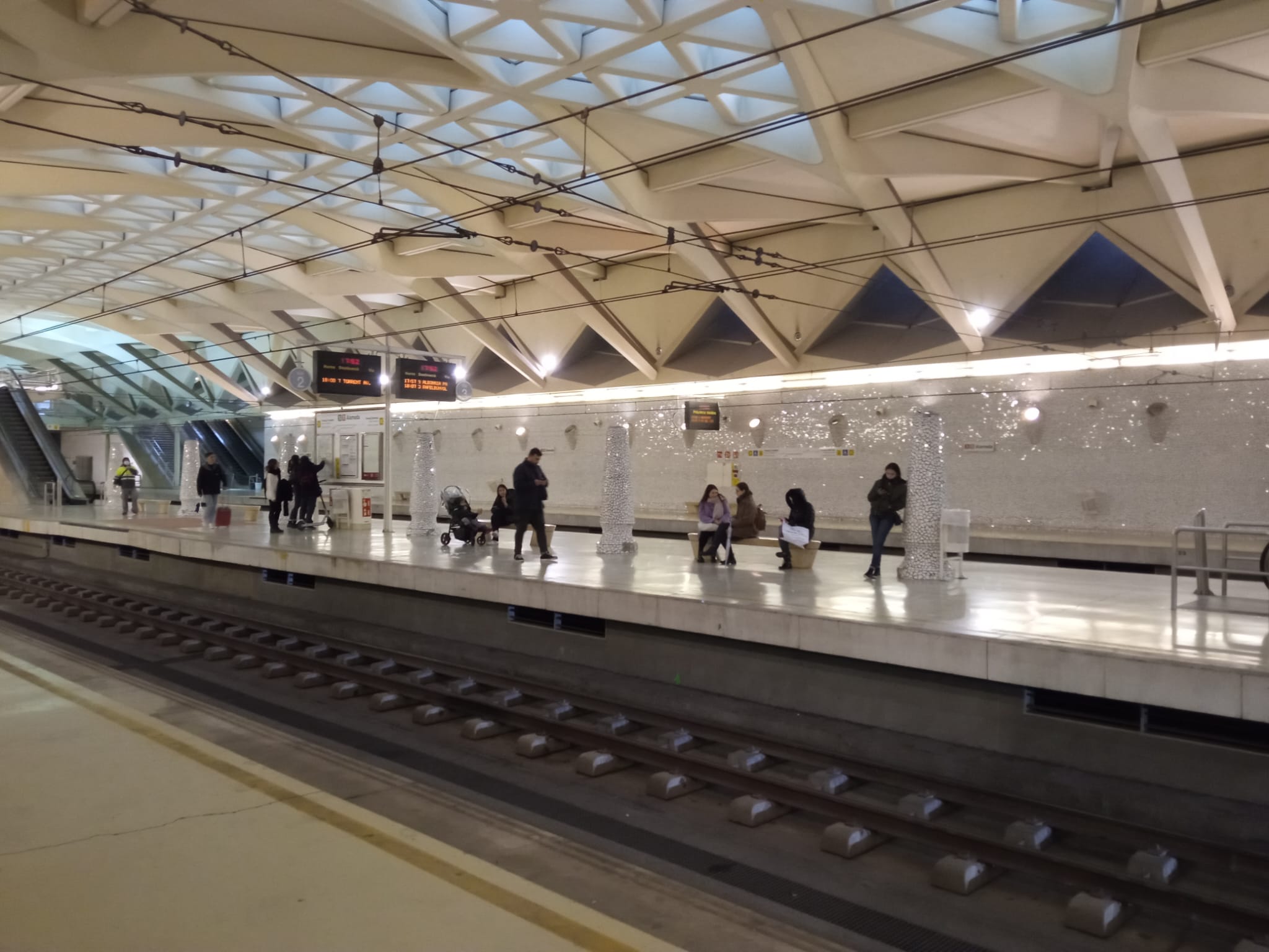 La Generalitat adjudica la redacción del estudio para desdoblar el túnel del metro entre Alameda y Bailén La Generalitat adjudica la redacción del estudio para desdoblar el túnel del metro entre Alameda y Bailén