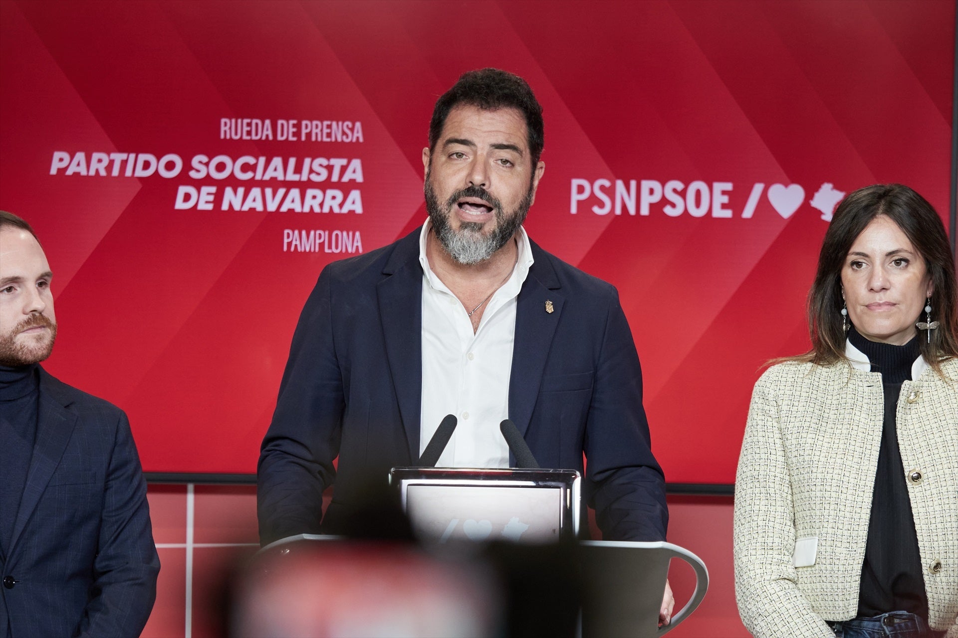 El secretario de Organización del PSN, Ramón Alzórriz, ofrece una rueda de prensa tras la presentación de la moción de censura a la alcaldesa de Pamplona El secretario de Organización del PSN, Ramón Alzórriz, ofrece una rueda de prensa tras la presentación de la moción de censura a la alcaldesa de Pamplona