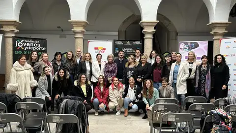 76 mujeres extremeñas se forman en gestión y dirección deportiva gracias al programa regional 'Red de Líderes' 76 mujeres extremeñas se forman en gestión y dirección deportiva gracias al programa regional 'Red de Líderes'