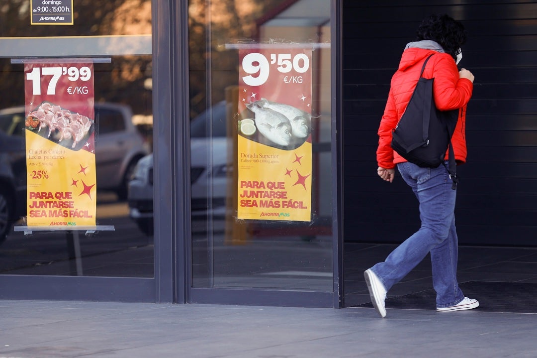 El IPC baja al 3,2% en noviembre y el precio de los alimentos modera su crecimiento al 9% El IPC baja al 3,2% en noviembre y el precio de los alimentos modera su crecimiento al 9%