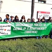 La plataforma por la Sanidad llama a la movilización para exigir mejoras en el departamento de Torrevieja La plataforma por la Sanidad llama a la movilización para exigir mejoras en el departamento de Torrevieja