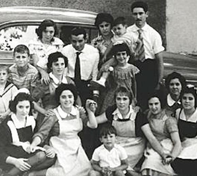 Jóvenes aragonesas que salían del pueblo a servir a las ciudades por 25 pesetas Jóvenes aragonesas que salían del pueblo a servir a las ciudades por 25 pesetas