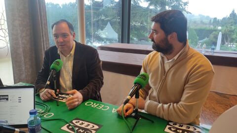 Alejandro Vega, alcalde de Villaviciosa y &Oacute;scar P&eacute;rez, alcalde de Vald&eacute;s, entre los premiados de la IGP Faba de Asturias