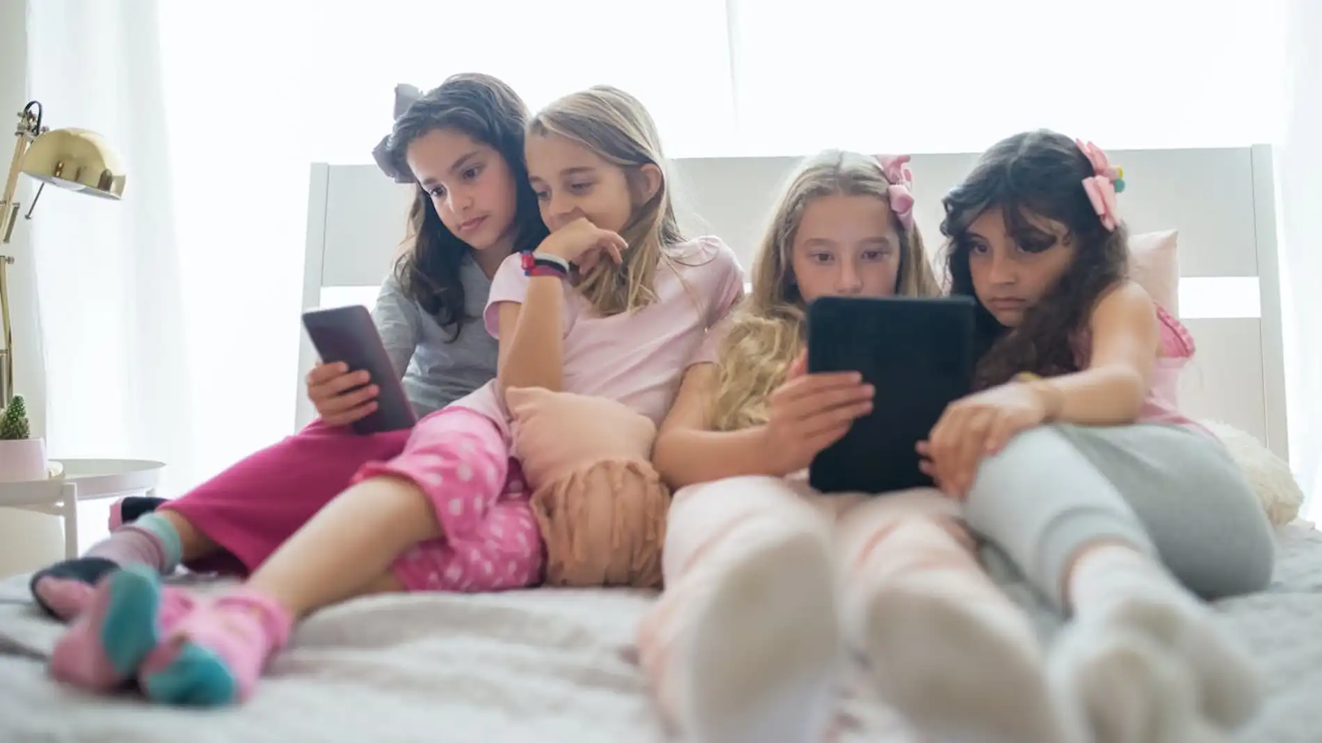 Desafíos digitales en la adolescencia: ¿Prohibir o acompañar el uso del móvil?