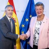 El ministro del Interior, Fernando Grande-Marlaska, y la comisaria de Interior de la Unión Europea, Ylva Johansson, 
