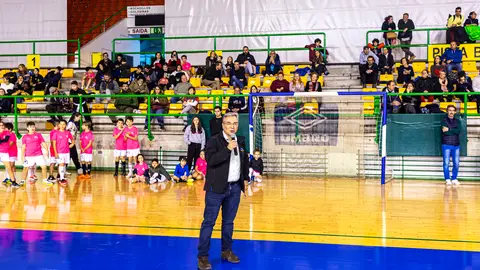 Luis Menor anima a fomentar “a práctica deportiva e o valor do traballo en equipo” Luis Menor anima a fomentar “a práctica deportiva e o valor do traballo en equipo”