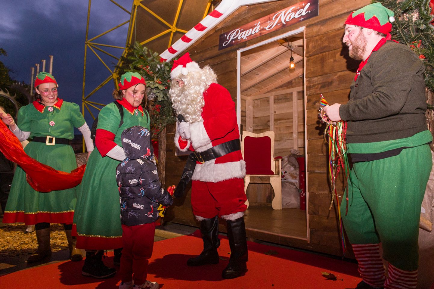 Torrelavega amplía el horario de la Casita de Papá Noel Torrelavega amplía el horario de la Casita de Papá Noel