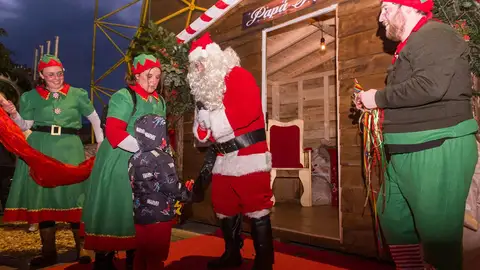 Torrelavega amplía el horario de la Casita de Papá Noel Torrelavega amplía el horario de la Casita de Papá Noel