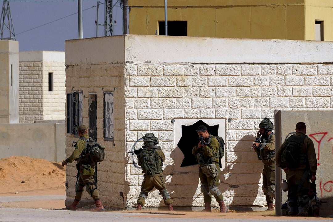 Israel replantea su estrategia y retira sus tropas en el sur de Gaza para "preparar futuras operaciones" Israel replantea su estrategia y retira sus tropas en el sur de Gaza para "preparar futuras operaciones"