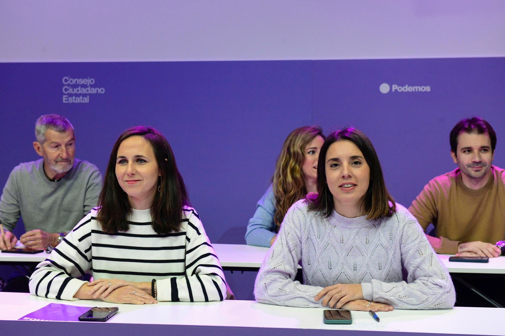 Más Madrid acusa a Irene Montero y Podemos de estar "alejados de la gente" y afea que tachen de "humillación" trabajar en una embajada Más Madrid acusa a Irene Montero y Podemos de estar "alejados de la gente" y afea que tachen de "humillación" trabajar en una embajada