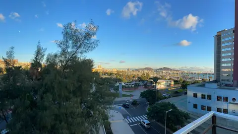 Imagen de cielos despejados en Canarias concretamente en la ciudad de Las Palmas de Gran Canaria Imagen de cielos despejados en Canarias concretamente en la ciudad de Las Palmas de Gran Canaria