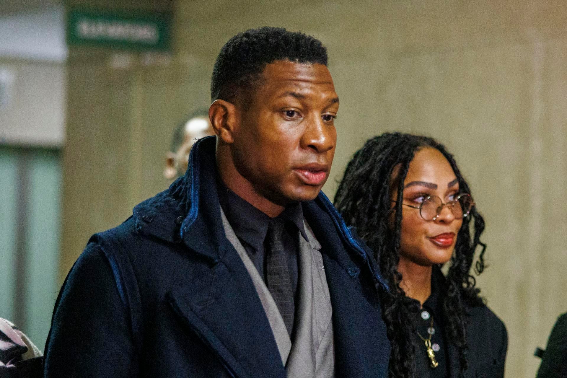 El actor Jonathan Majors, declarado culpable de agresión y acoso a su novia El actor Jonathan Majors, declarado culpable de agresión y acoso a su novia