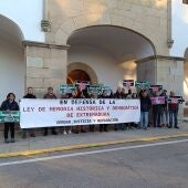 Asociaciones memorialistas piden el cumplimiento de la Ley de Memoria frente al anuncio de derogación por el gobierno PP-Vox