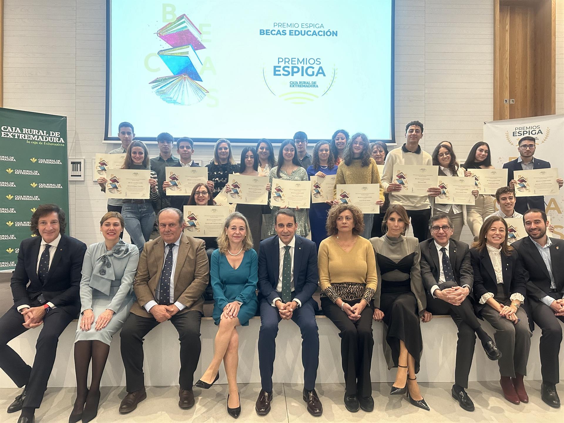 Caja Rural de Extremadura beca a los 20 mejores alumnos de ESO y FP en sus octavas Becas Espiga Caja Rural de Extremadura beca a los 20 mejores alumnos de ESO y FP en sus octavas Becas Espiga