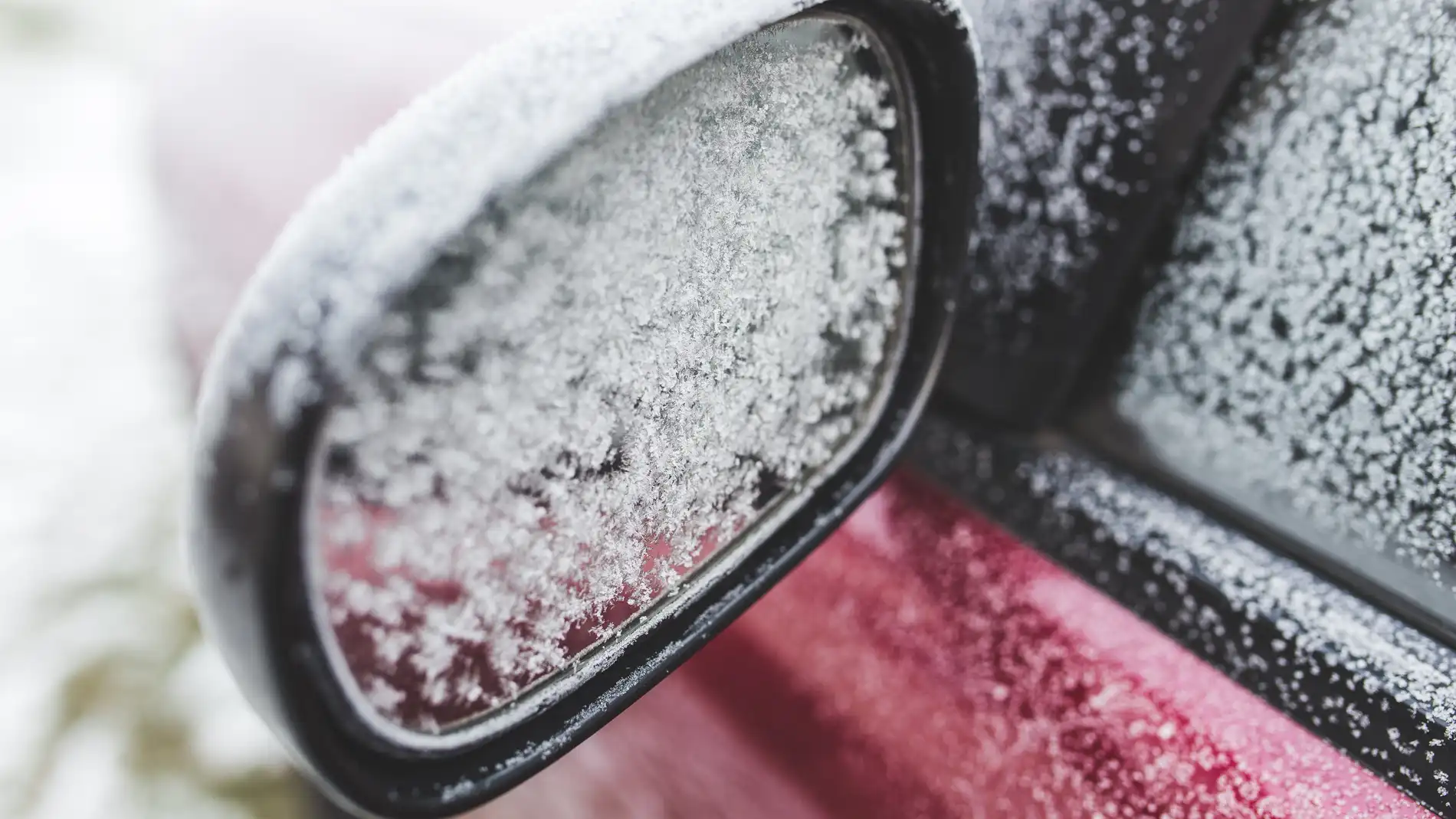 Cómo quitar el hielo del coche: cinco trucos fáciles para hacerlo rápido