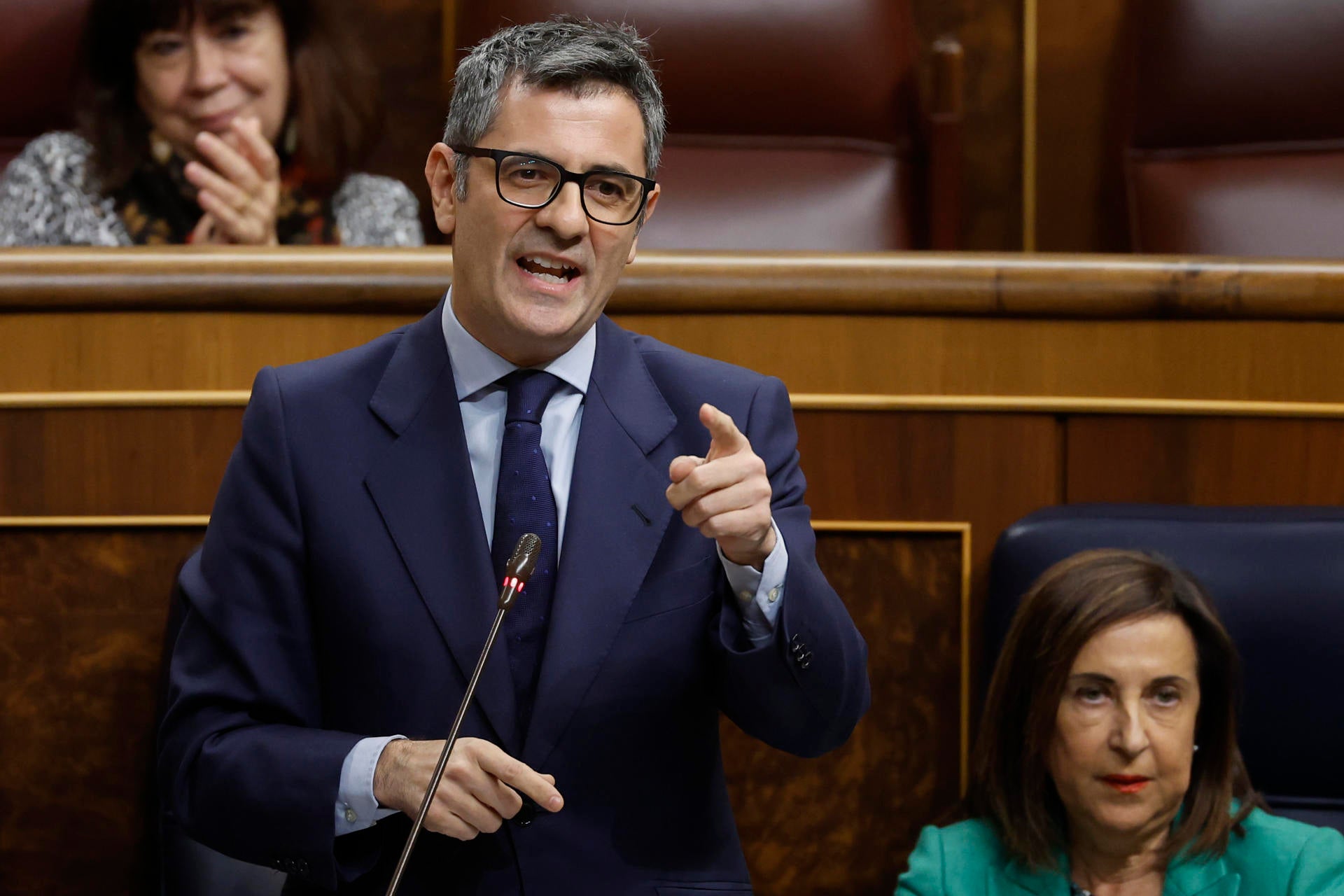 Bolaños, a los diputados de PP y Vox: "Parece que les duele que la democracia venciera a ETA" Bolaños, a los diputados de PP y Vox: "Parece que les duele que la democracia venciera a ETA"