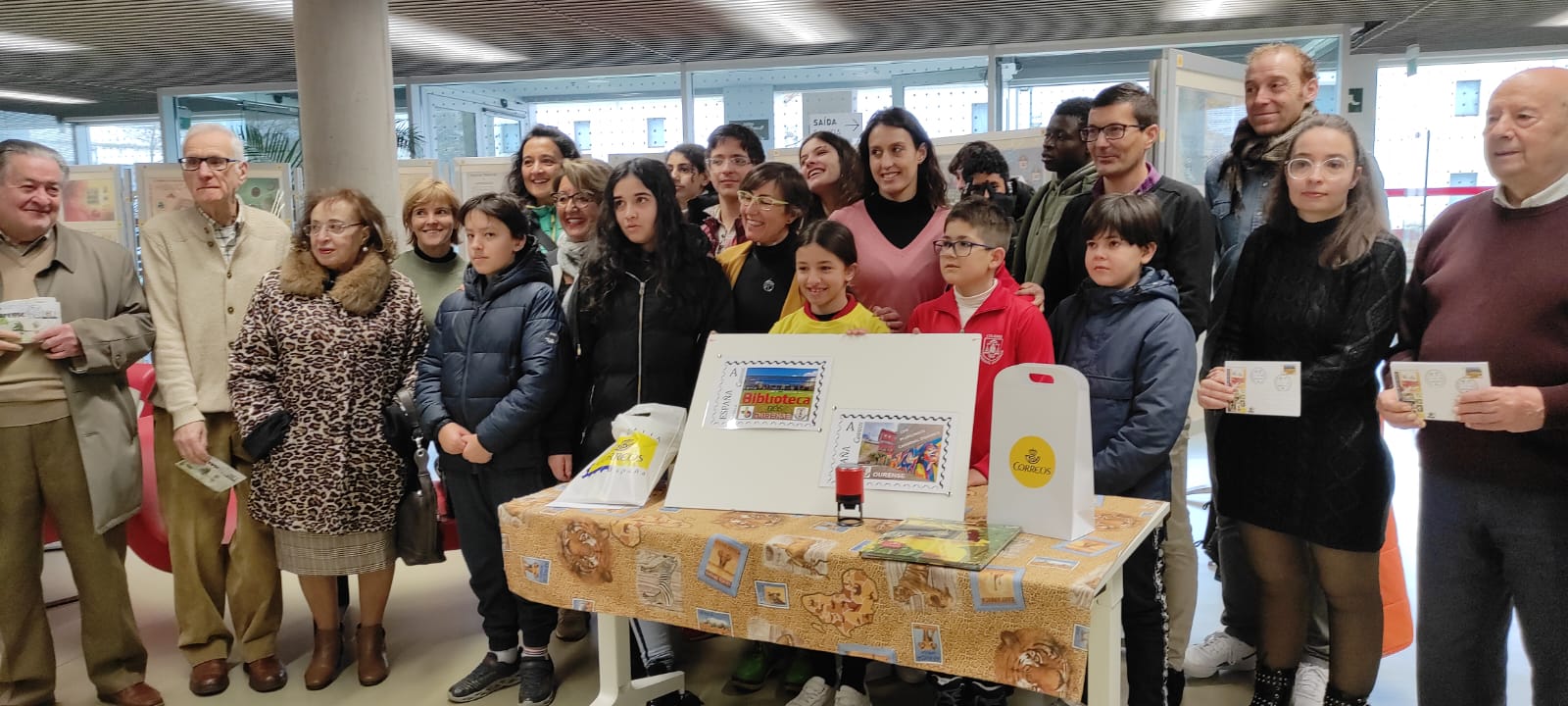 Os escolares acheganse á filatelia coa exposición “O mundo dos selos” na Biblioteca Nós Os escolares acheganse á filatelia coa exposición “O mundo dos selos” na Biblioteca Nós