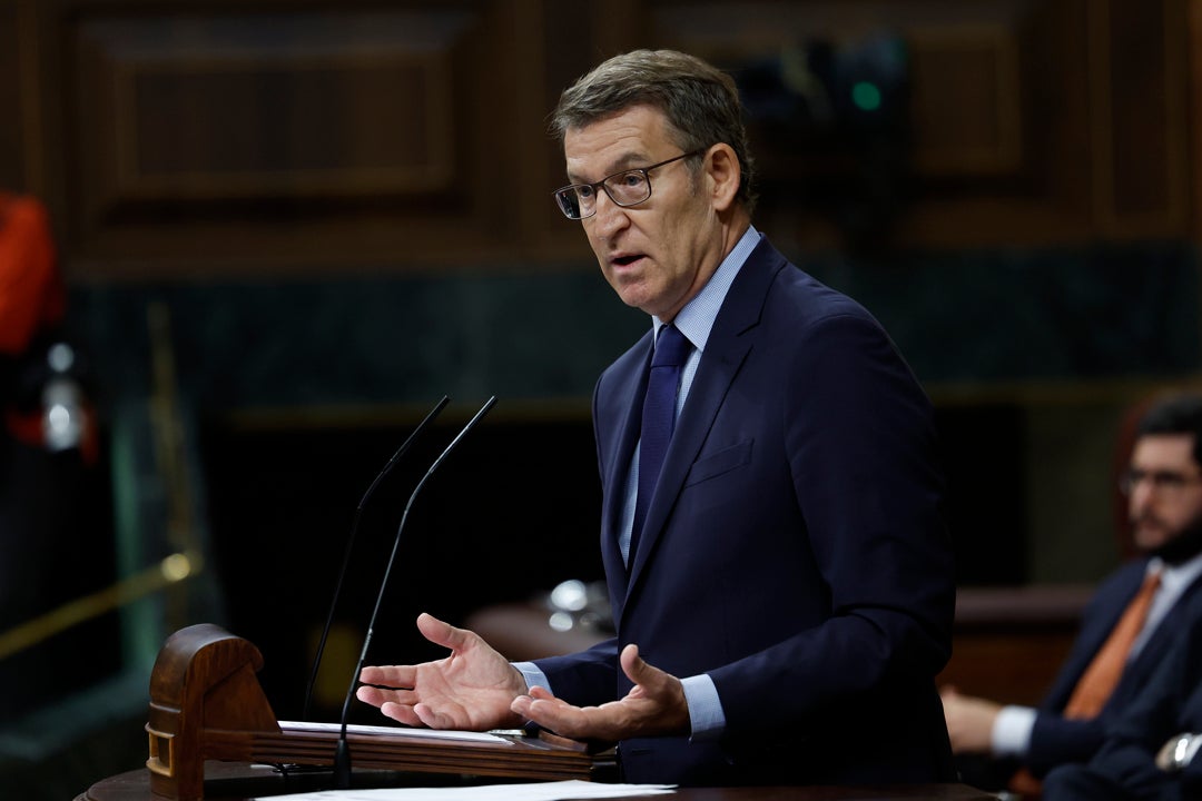 Feijóo condiciona su reunión con Sánchez a que ésta sea en el Congreso: "Sin soberbia y sin condiciones" Feijóo condiciona su reunión con Sánchez a que ésta sea en el Congreso: "Sin soberbia y sin condiciones"