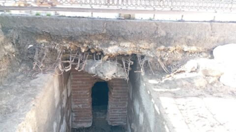 Acceso al refugio antia&eacute;reo situado bajo la Plaza de Cervantes de Alcal&aacute; de Henares