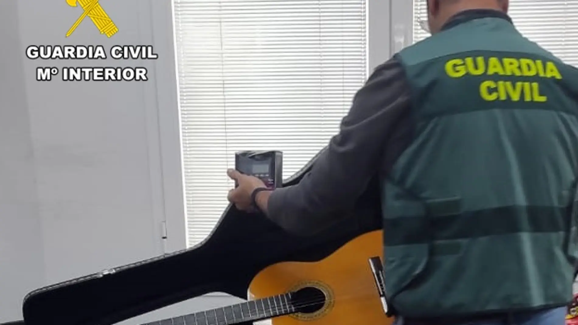 La Guardia Civil detiene a un antiguo empleado del Conversatorio de Música de Cuevas del Almanzora por robar 14 guitarras