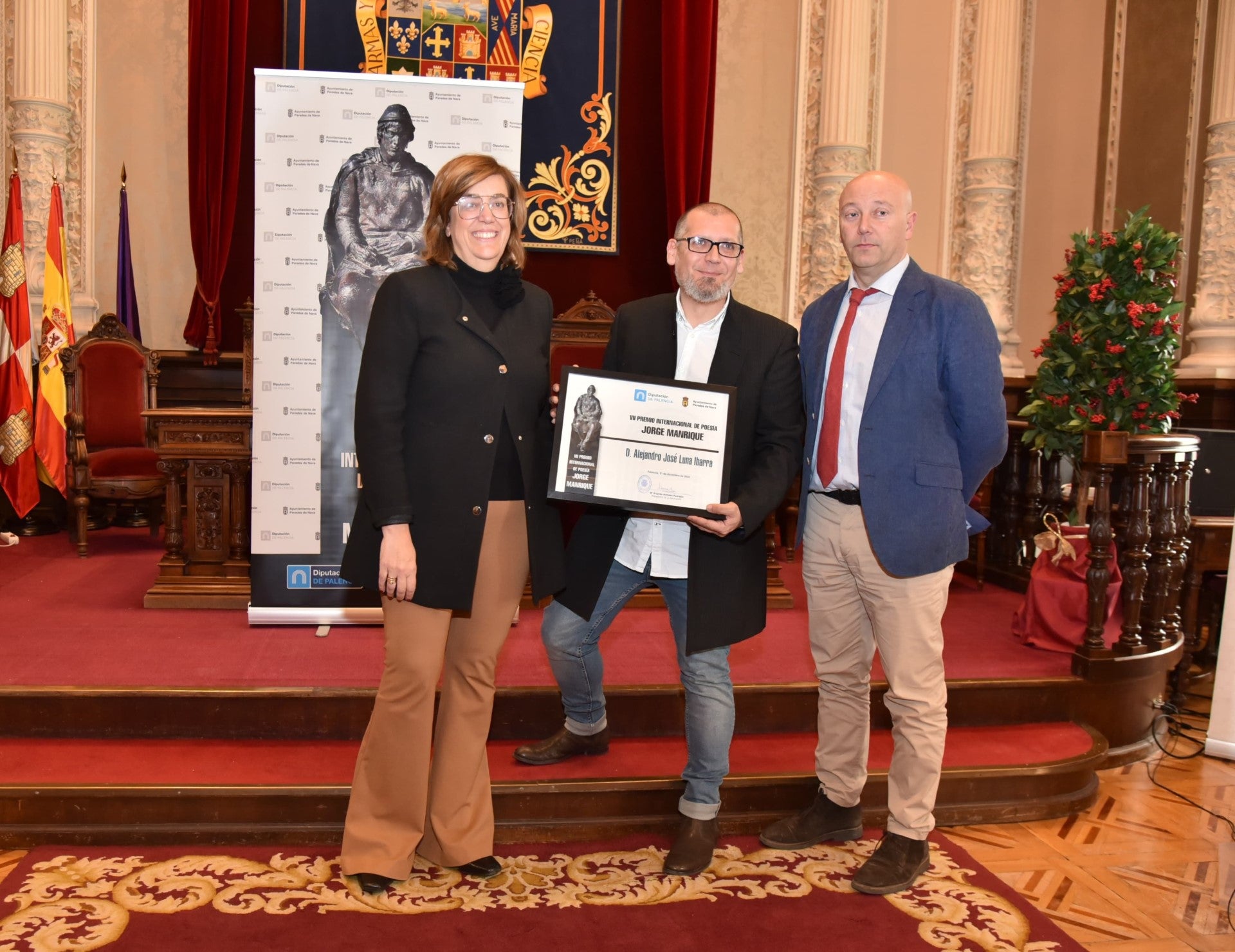Sandro Luna recibe el galardón del Premio de Poesía ‘Jorge Manrique’ que convocan Diputación y Ayuntamiento de Paredes de Nava Sandro Luna recibe el galardón del Premio de Poesía ‘Jorge Manrique’ que convocan Diputación y Ayuntamiento de Paredes de Nava