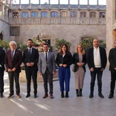 Foto de familia entre el Govern y los agentes sociales Foto de familia entre el Govern y los agentes sociales
