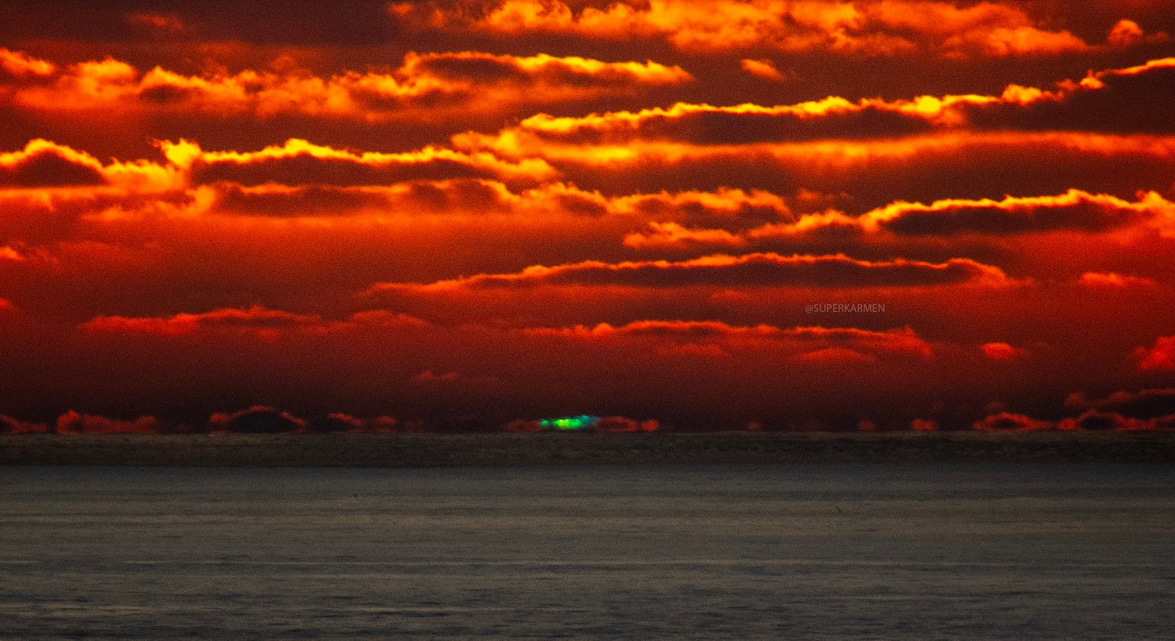 SuperFoto en Costa da Morte con Rayo Verde incluido desde el Faro de Touriñán SuperFoto en Costa da Morte con Rayo Verde incluido desde el Faro de Touriñán