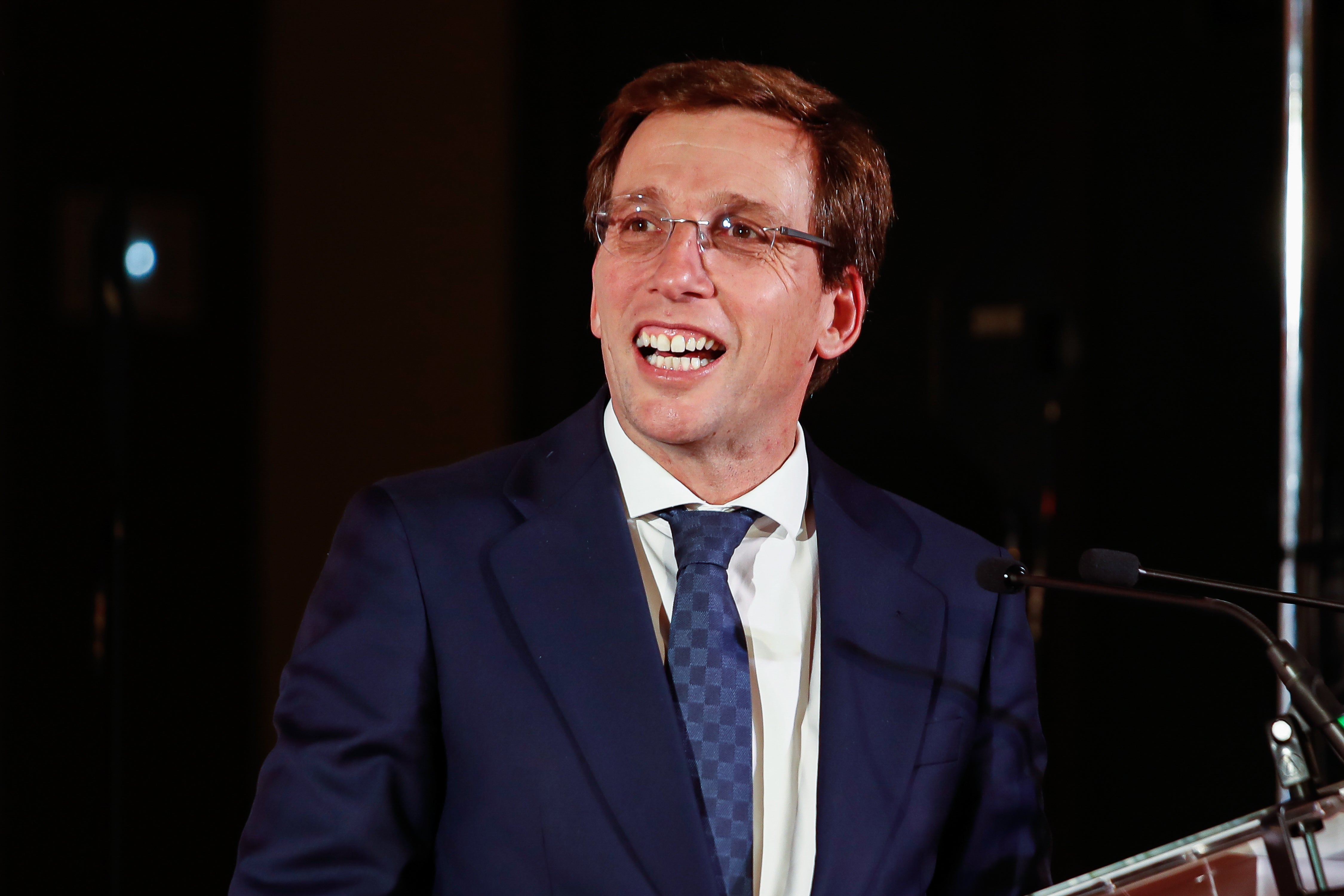 Almeida acusa al gobierno de “trato discriminatorio” hacia Madrid frente a Cataluña Almeida acusa al gobierno de “trato discriminatorio” hacia Madrid frente a Cataluña