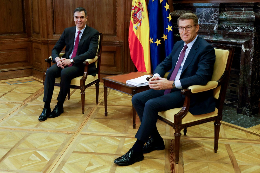 El detalle de Sánchez con Feijóo minutos antes de empezar su reunión El detalle de Sánchez con Feijóo minutos antes de empezar su reunión