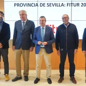 El presidente de la Diputación de Sevilla, Javier Fernández; el secretario general de la CES, David Alva; y los secretarios provinciales de CCOO y UGT, Carlos Aristu y Juan Bautista Ginés, respectivamente El presidente de la Diputación de Sevilla, Javier Fernández; el secretario general de la CES, David Alva; y los secretarios provinciales de CCOO y UGT, Carlos Aristu y Juan Bautista Ginés, respectivamente